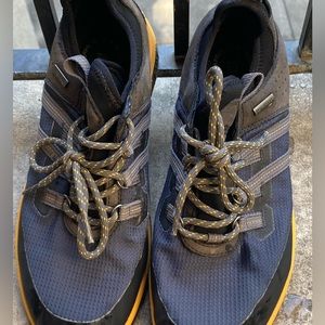 Dunham Waterproof/Slip resistant hiking shoe